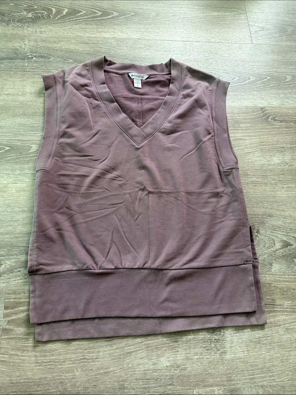 Athleta v neck sleeve less top